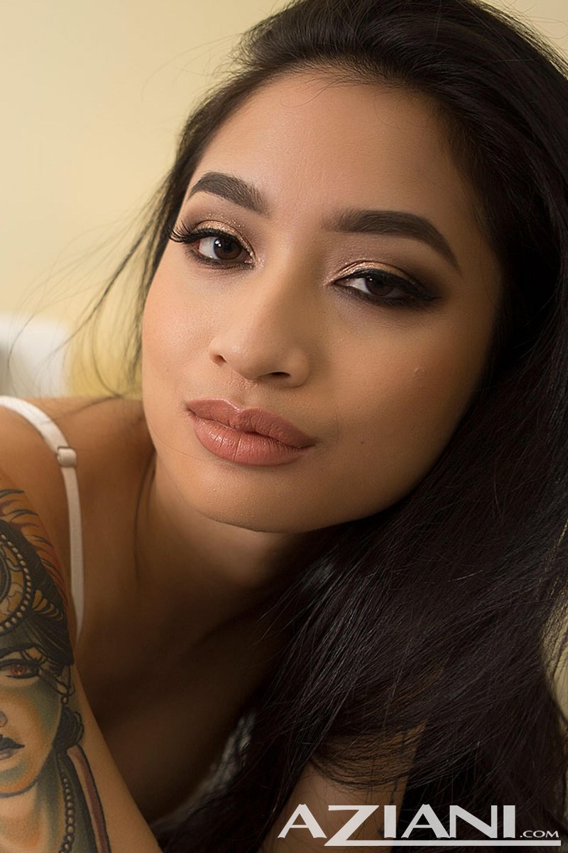 Something About Avery - Screenshot 1 of 4 - Asian