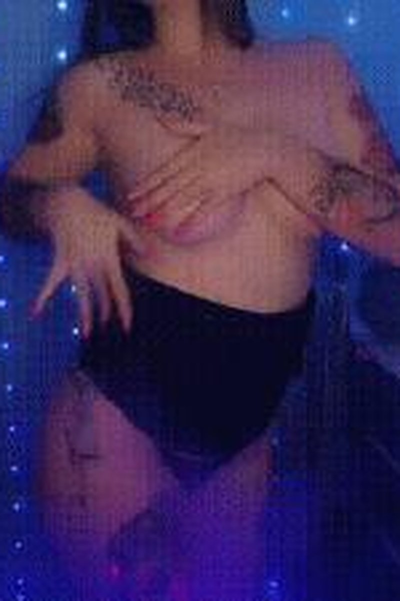 Streaming Broadcast - Screenshot 1 of 4 - Babes