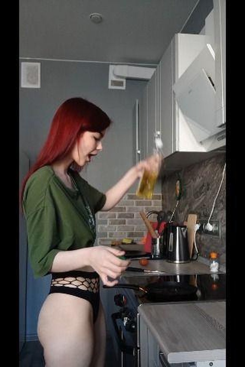 Cooking - Screenshot 1 of 4 - Bored