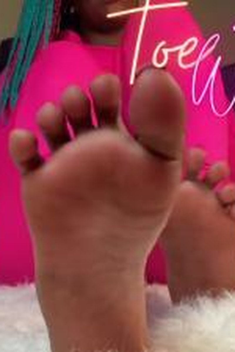 Toe Wiggling - Screenshot 1 of 4 - Foot Fetish