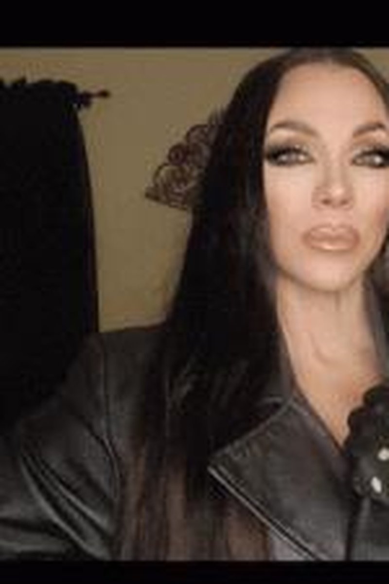 Bi Leather - Screenshot 1 of 4 - Bi Sexual