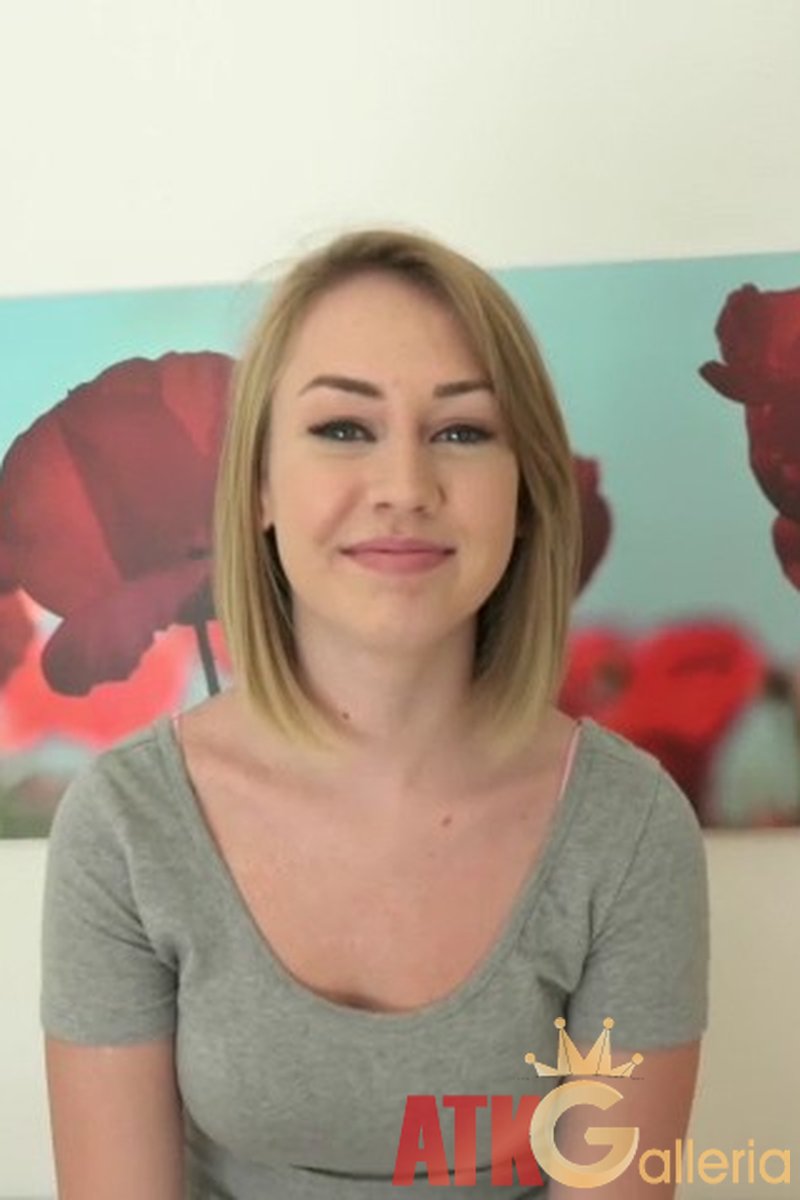 Iggy Amore - Interview - Screenshot 1 of 4 - Blond Hair