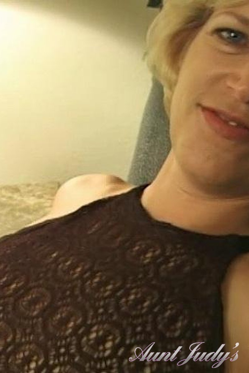 Dory Squirts All Over Her Chair - Screenshot 1 of 4 - Masturbation