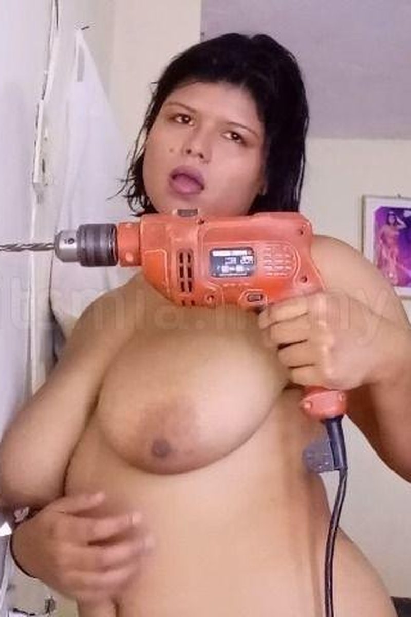 Topless Drilling - Screenshot 1 of 4 - Big Tits