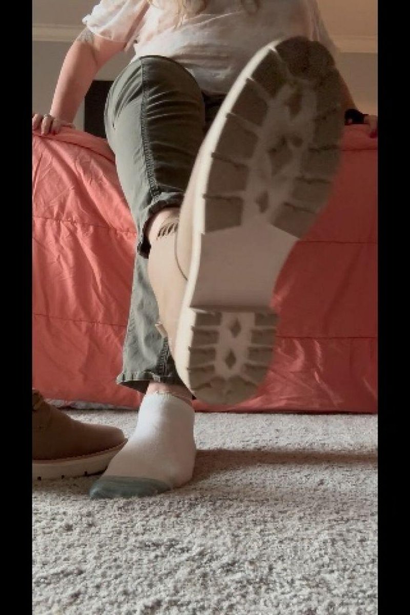 Boots - Screenshot 1 of 4 - Smellyfeet