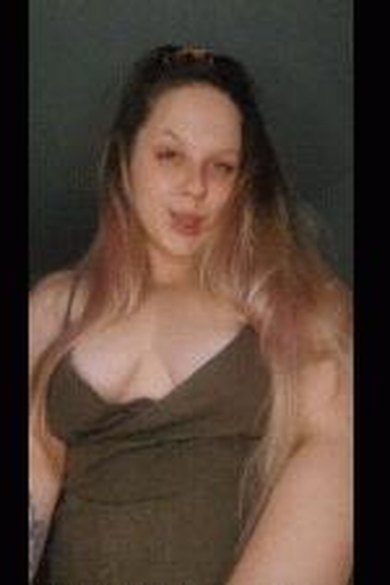 Boobs Bouncing - Screenshot 1 of 4 - Brown Hair