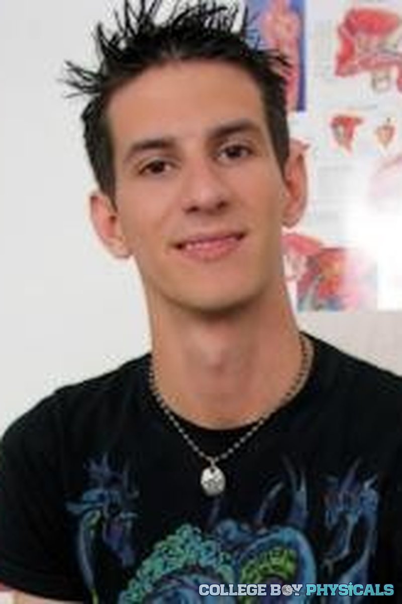 Mike - Screenshot 1 of 4 - Gay