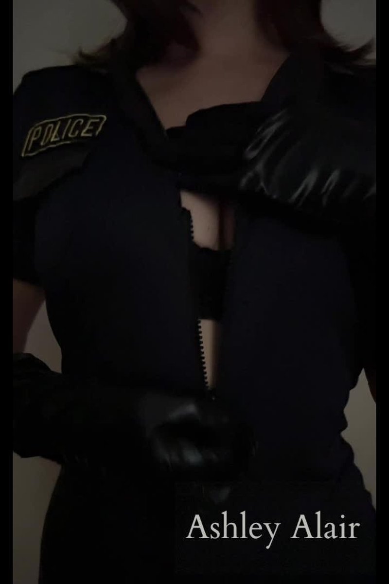 Cop-Tivation - Screenshot 1 of 4 - Babes