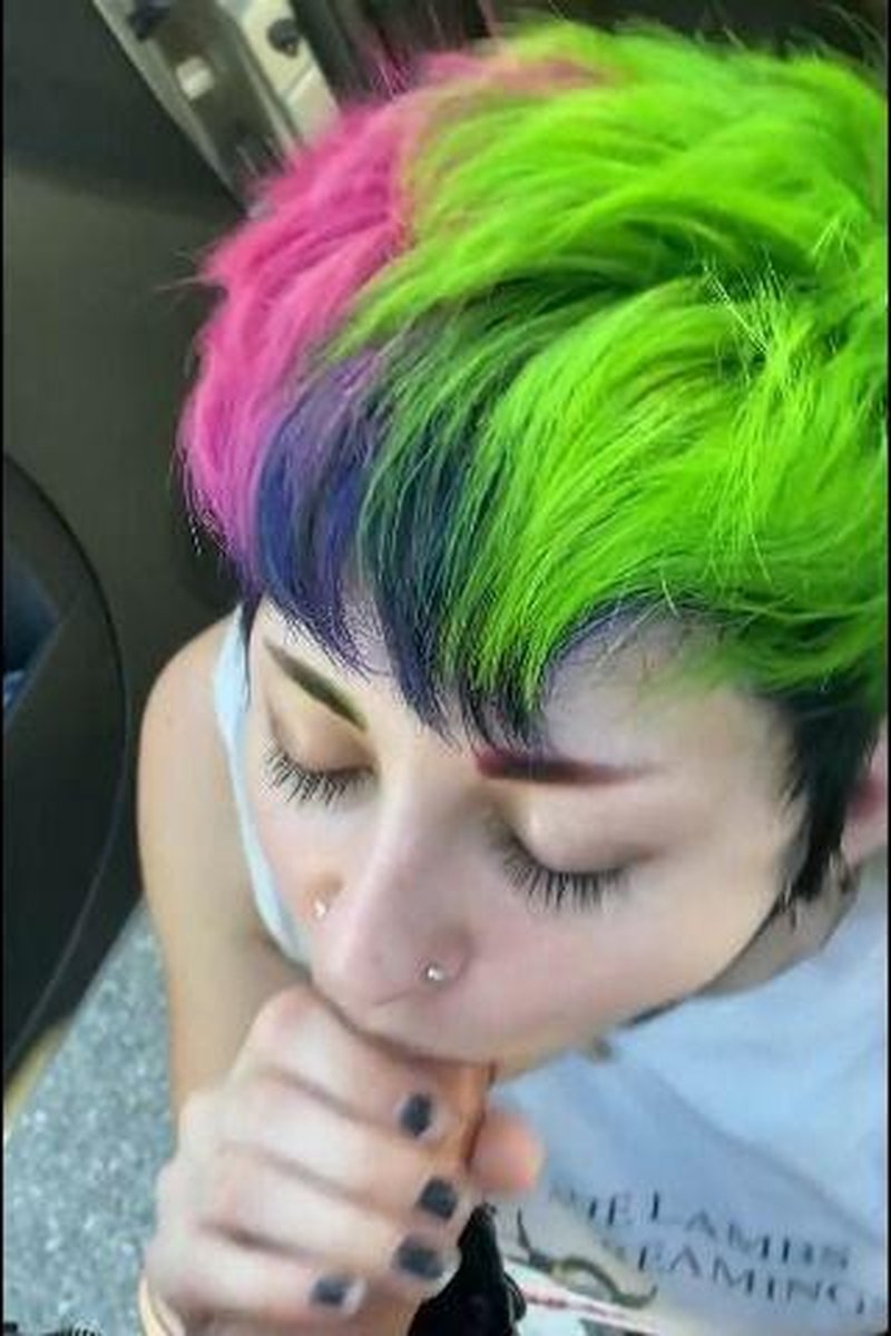 Public BJ - Screenshot 1 of 4 - Blowjob