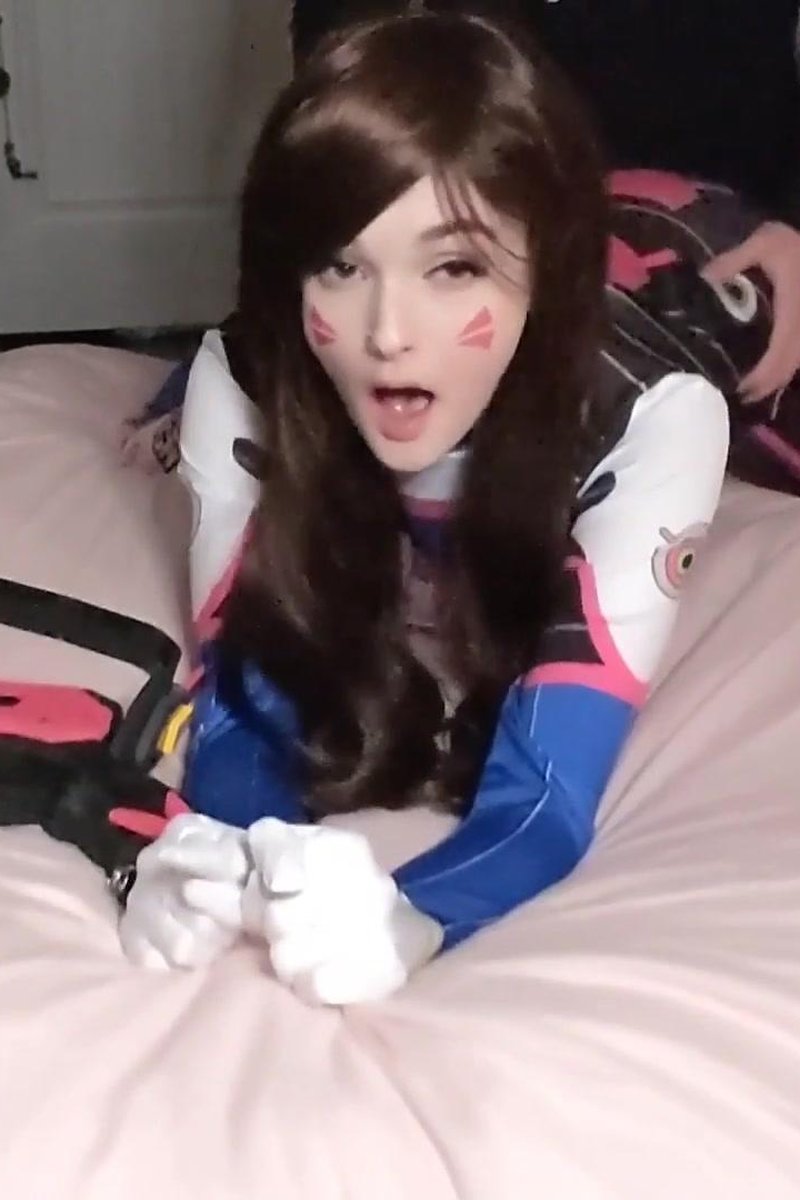 D.Va Sextape - Screenshot 1 of 4 - Blowjob