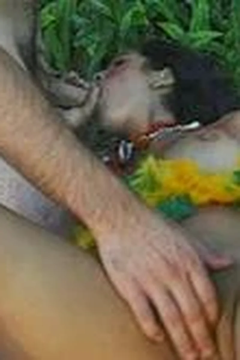 Aloha - Screenshot 1 of 4 - Interracial