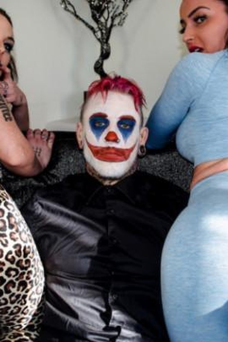 Psychopathic Circus - Screenshot 1 of 4 - Blowjob