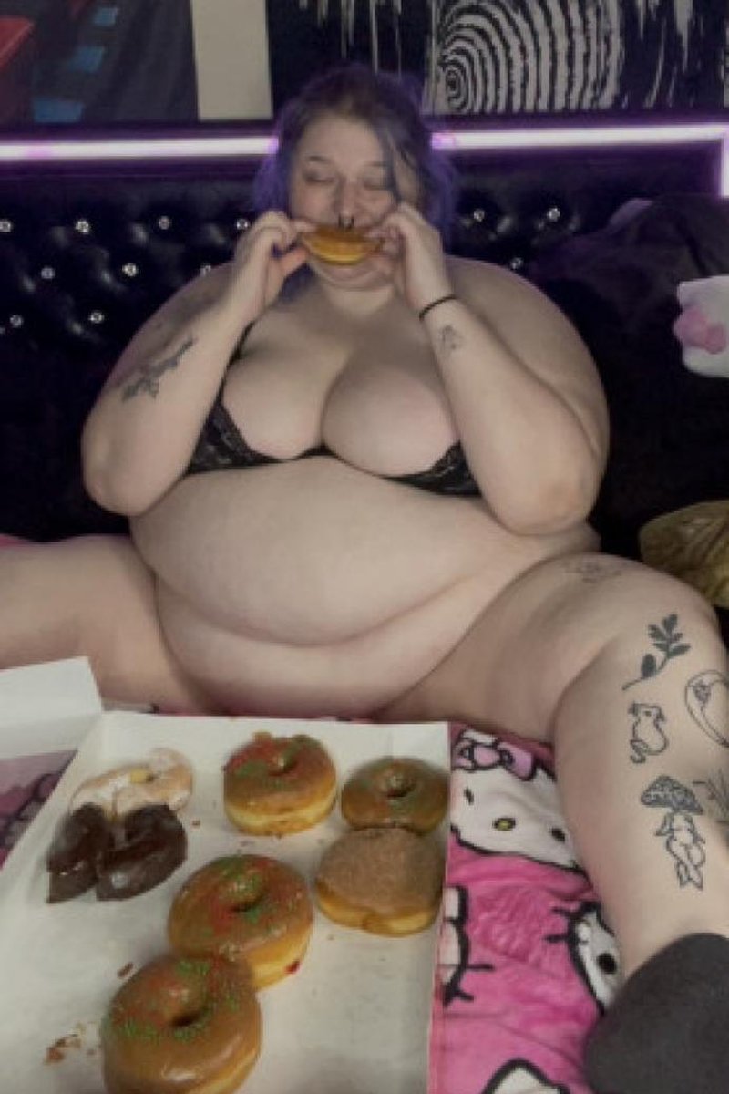 Donut Stuffing - Screenshot 1 of 4 - BBW