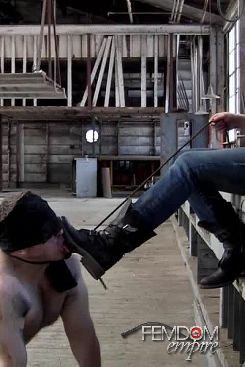 Filthy Boot Cleaner - Screenshot 1 of 4 - Blond Hair