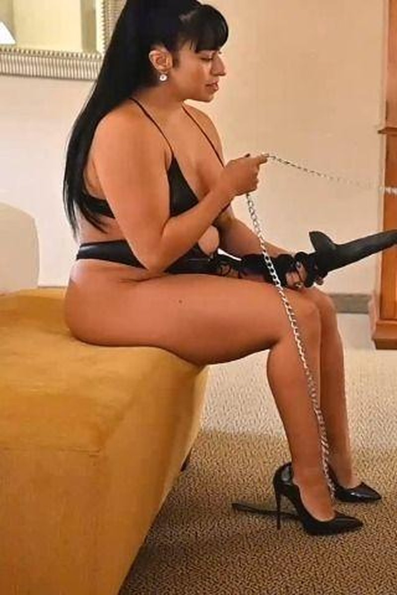 Ultimate Foot Devotion - Screenshot 1 of 4 - Femdom