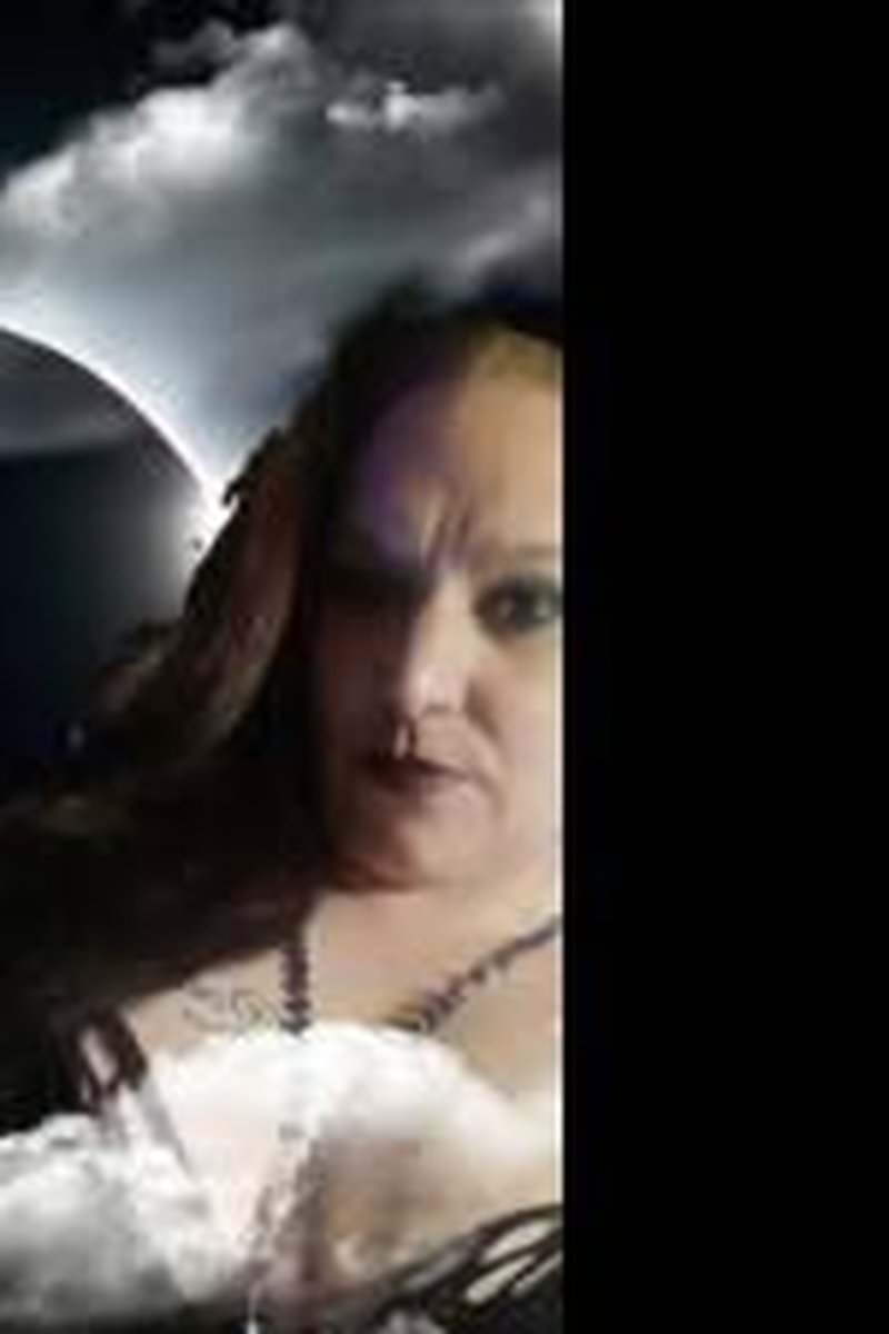 Dark Angel - Screenshot 1 of 4 - Adult Fairytale