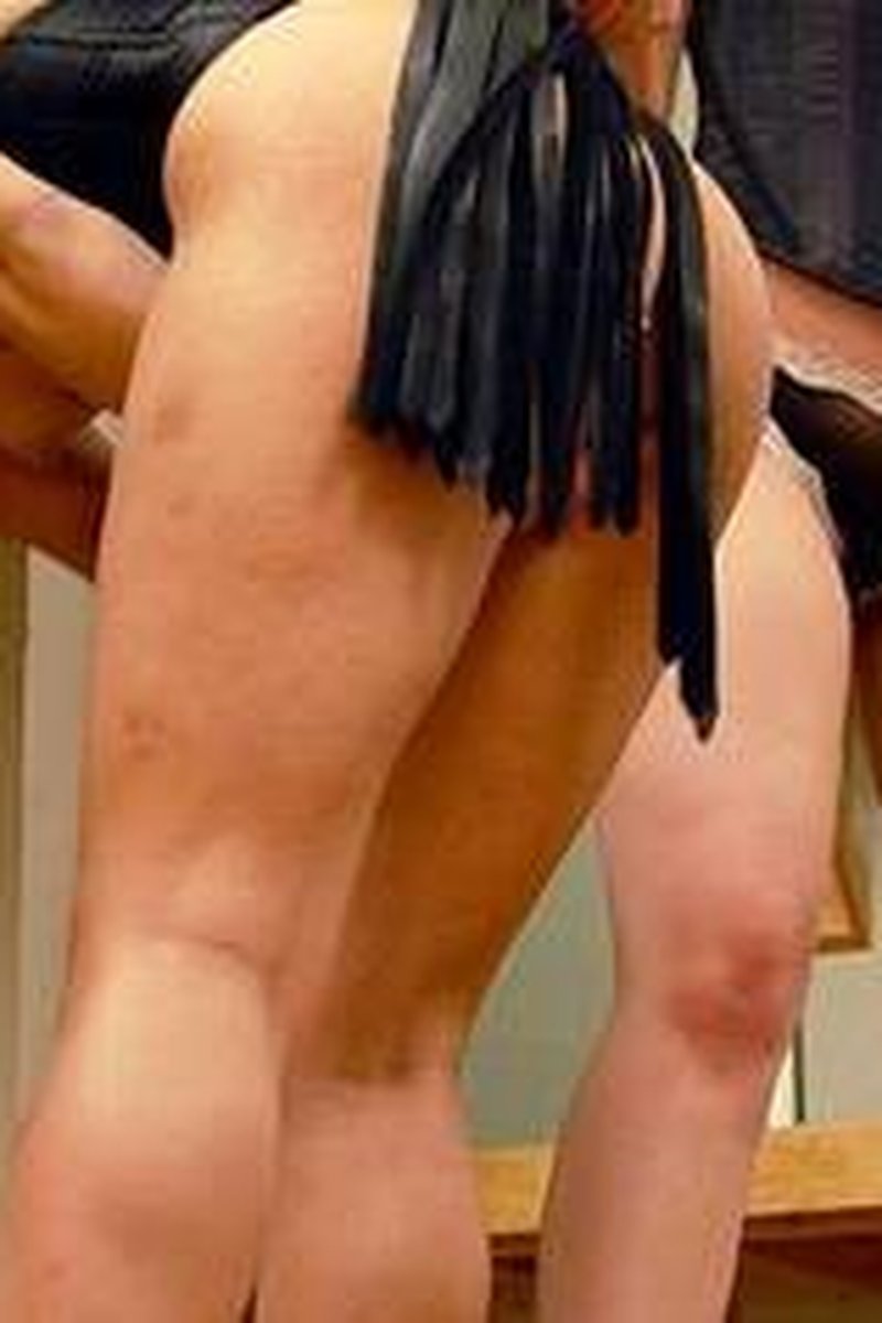 The Flogging Post - Screenshot 1 of 4 - Spanking