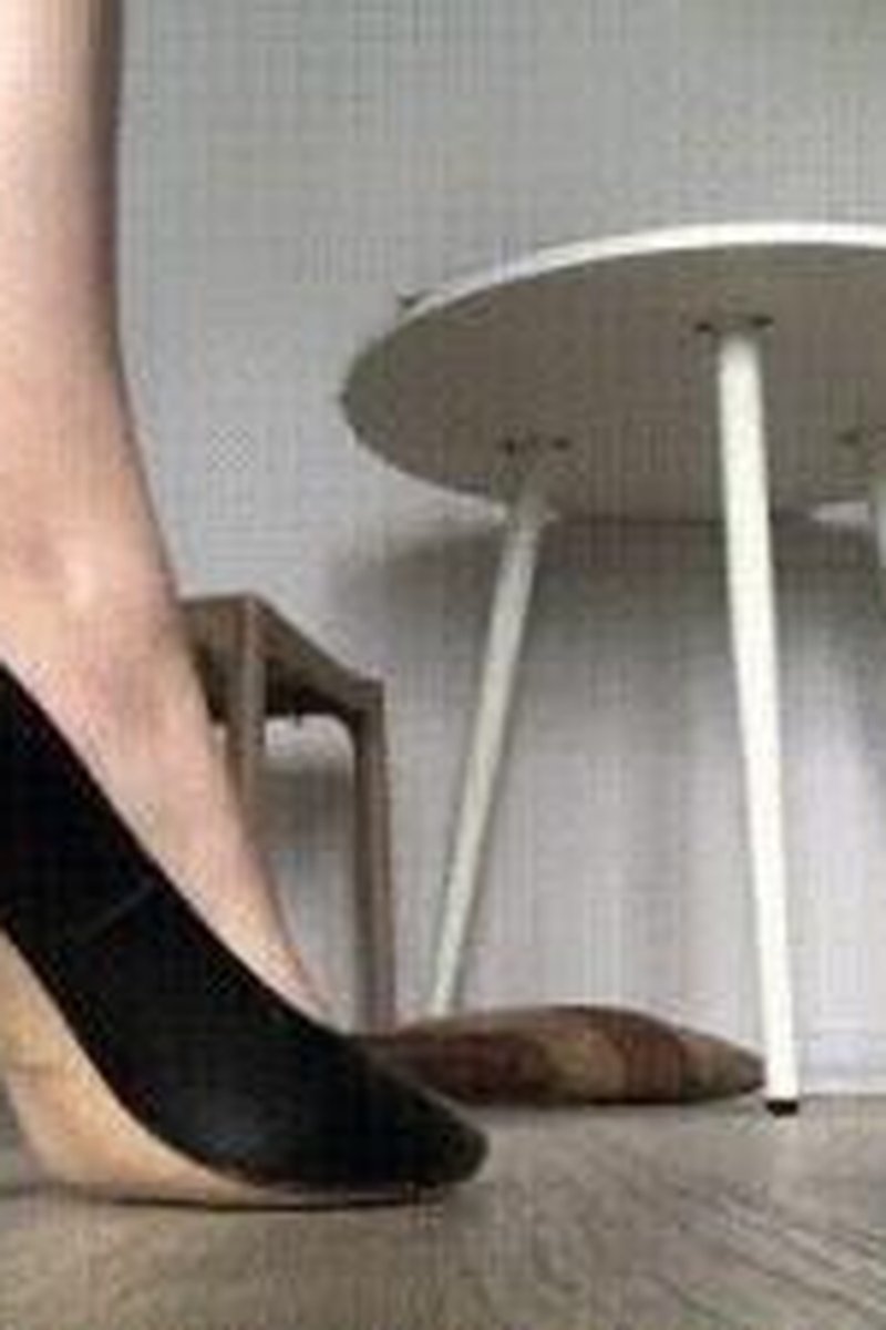 Heels Dangling! - Screenshot 1 of 4 - Foot Fetish