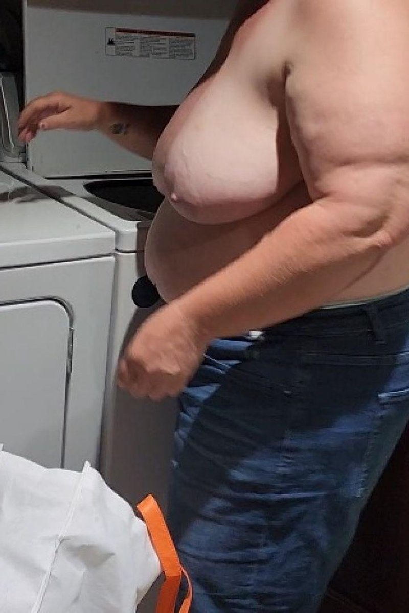 Doing Laundry - Screenshot 1 of 4 - BBW
