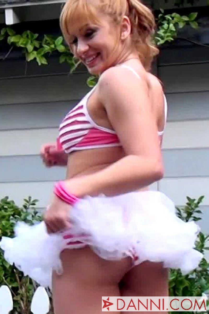 Lea Lexis Danni Girl March 2013 2 - Screenshot 1 of 4 - Blond Hair