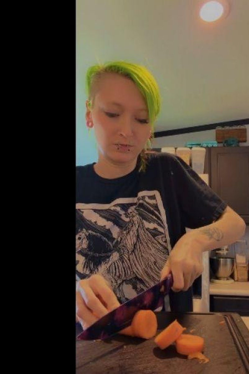 Cooking - Screenshot 1 of 4 - Alternative Girl