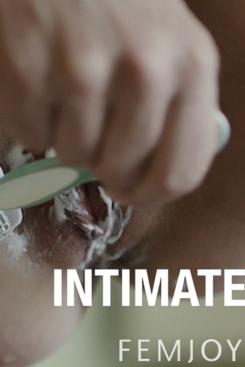 Intimate Shaving - Screenshot 1 of 4 - Lesbian