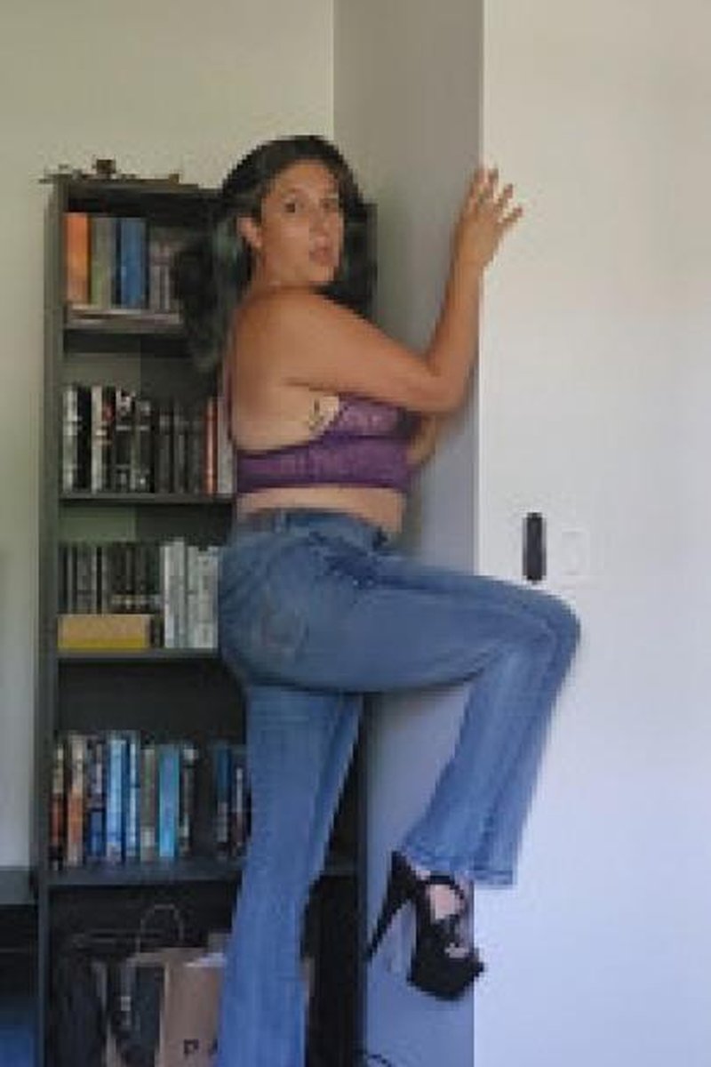 Striptease - Screenshot 1 of 4 - Jeans