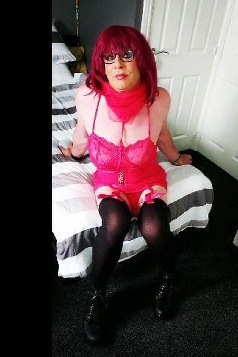 Crossdressing Juniper Beri - Screenshot 1 of 4 - Cross Dressing