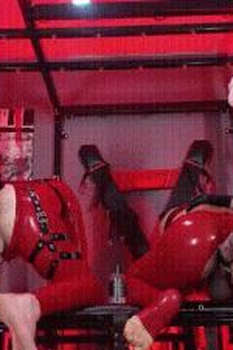 Fistmas Stuffing - Screenshot 1 of 4 - Femdom