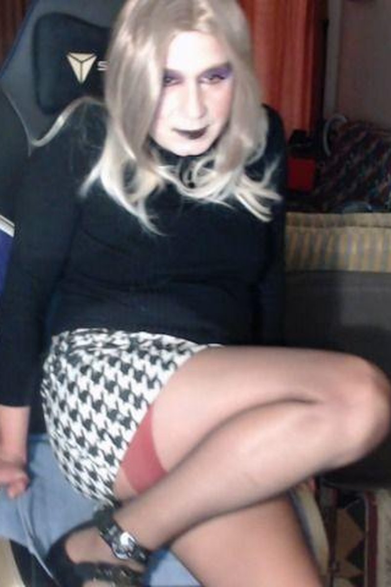 Gothic Slut - Screenshot 1 of 4 - Anal