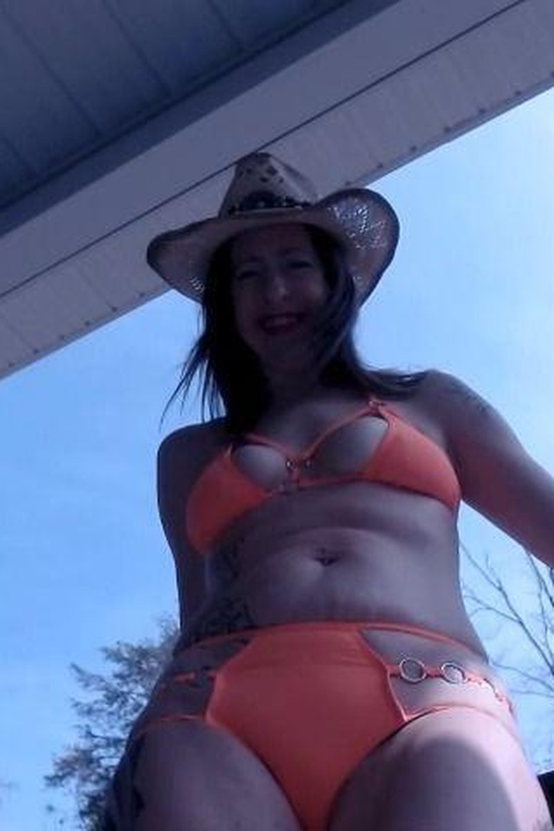 Bikini Quicky - Screenshot 1 of 4 - Ass Worship