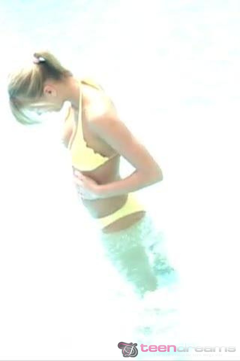 Denisa - Screenshot 1 of 4 - Teen (18-22)