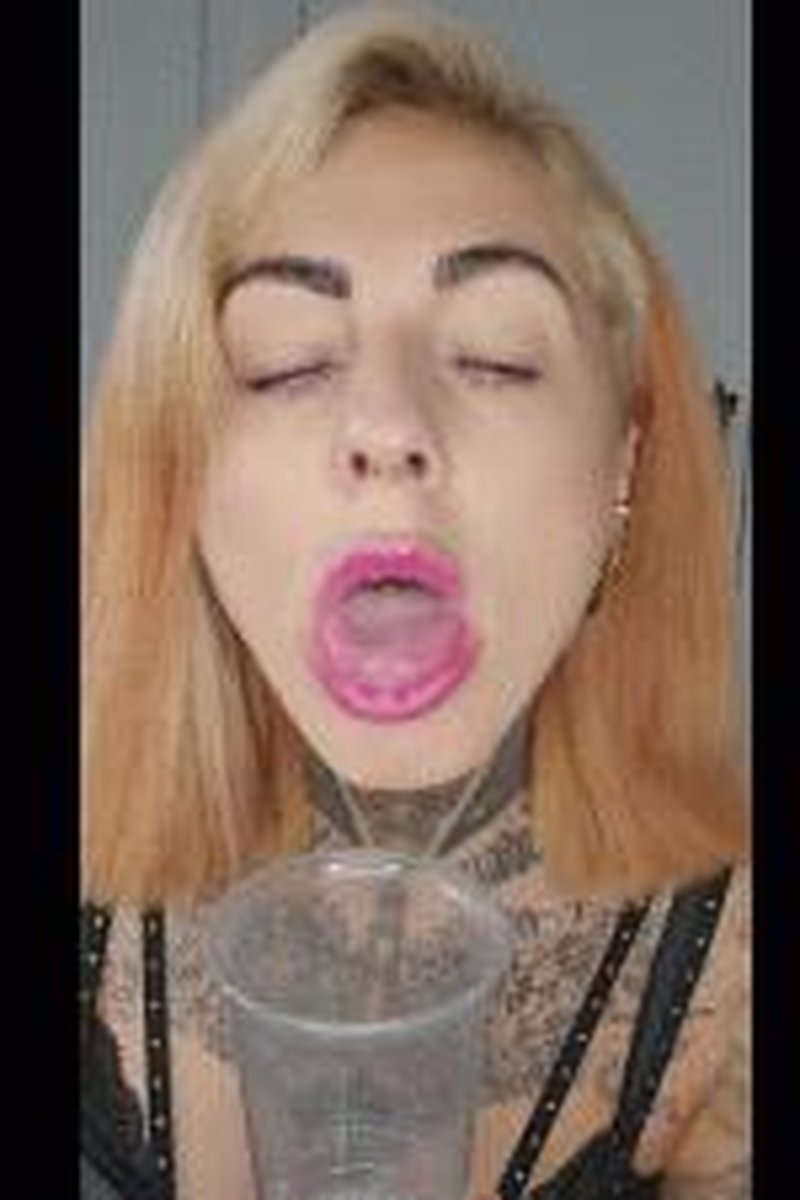 Spit Cocktail - Screenshot 1 of 4 - Drinking Fetish