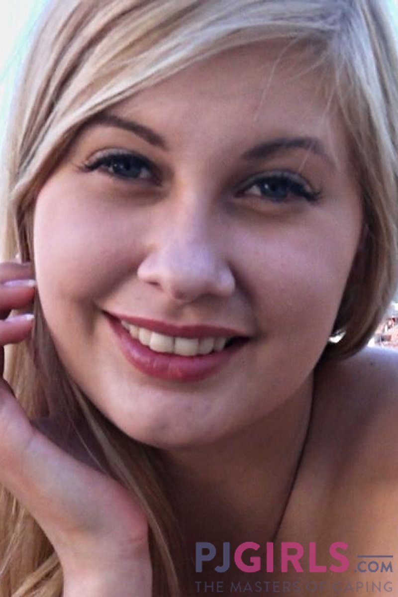 Panorama - Screenshot 1 of 4 - Blond Hair