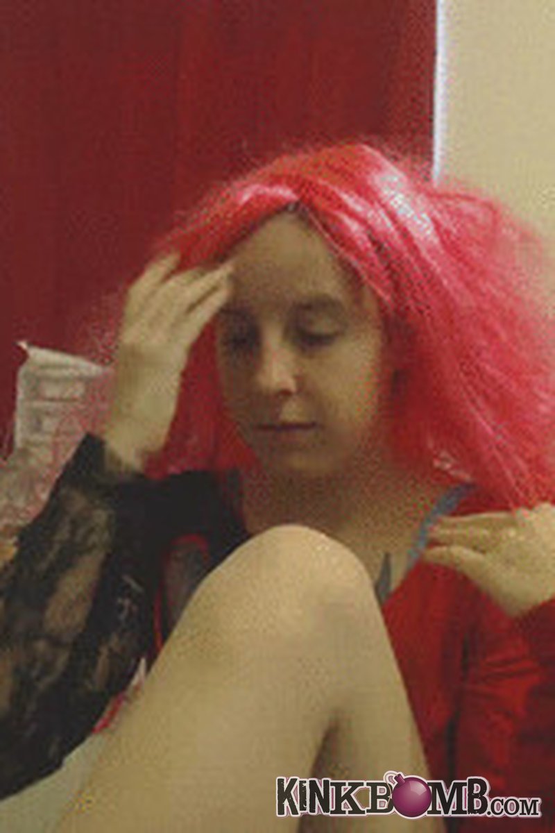 Babygirlkitten: Hot Pink Strip Tease - Screenshot 1 of 4 - Amateur