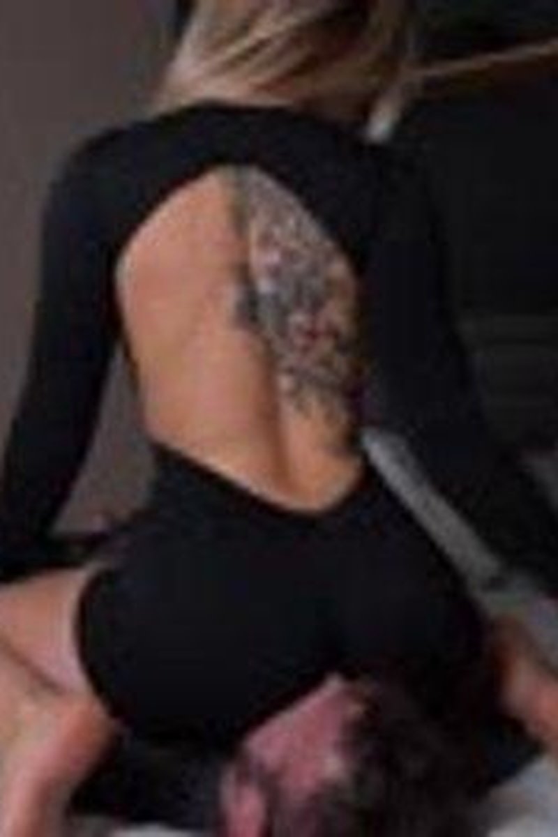 Leotard Facesitting - Screenshot 1 of 4 - Ass Smothering