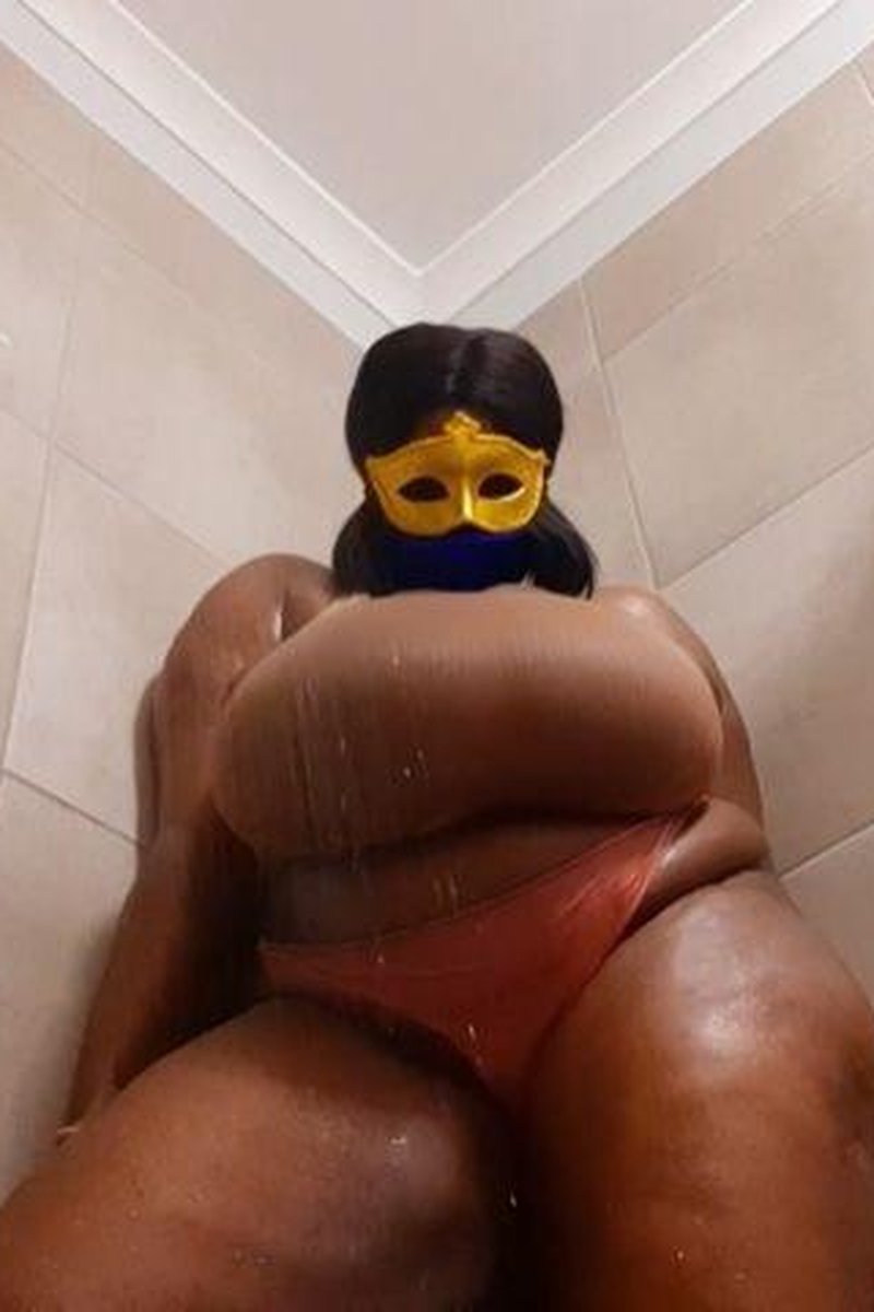 Wet Juggs - Screenshot 1 of 4 - Huge Tits