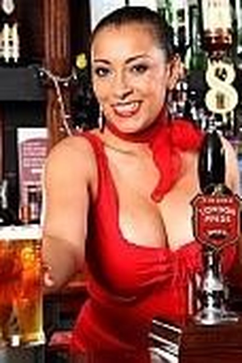 Barmaid - Screenshot 1 of 4 - Medium Tits