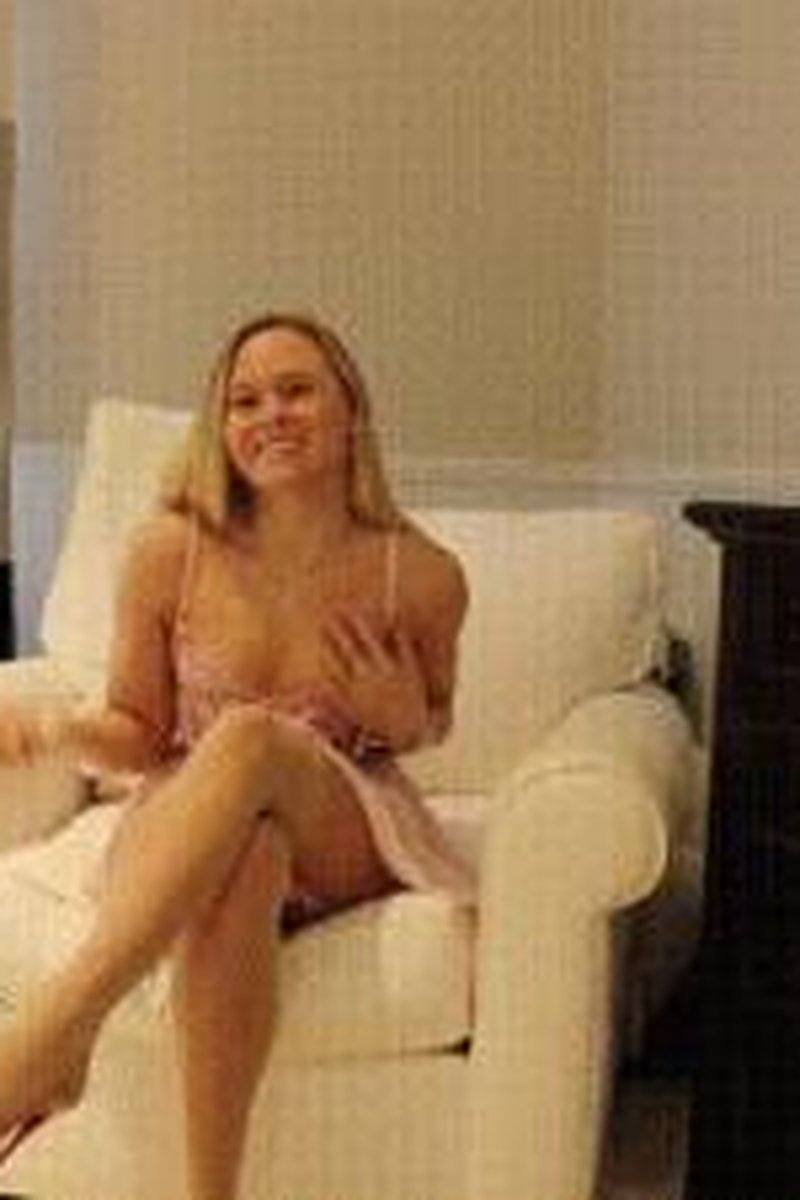 More Stroking Less Power - Screenshot 1 of 4 - Blonde Hair (Female)
