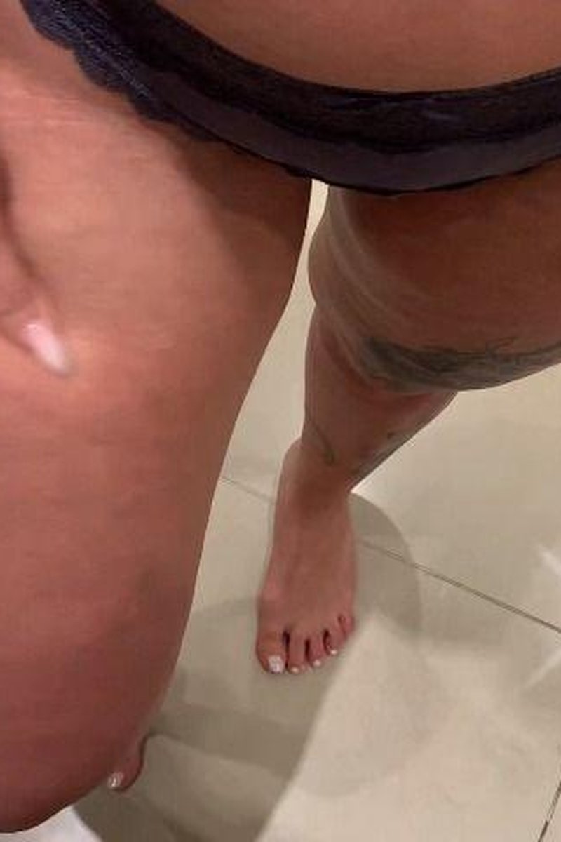 Thigh Jiggle Upper View - Screenshot 1 of 4 - BBW