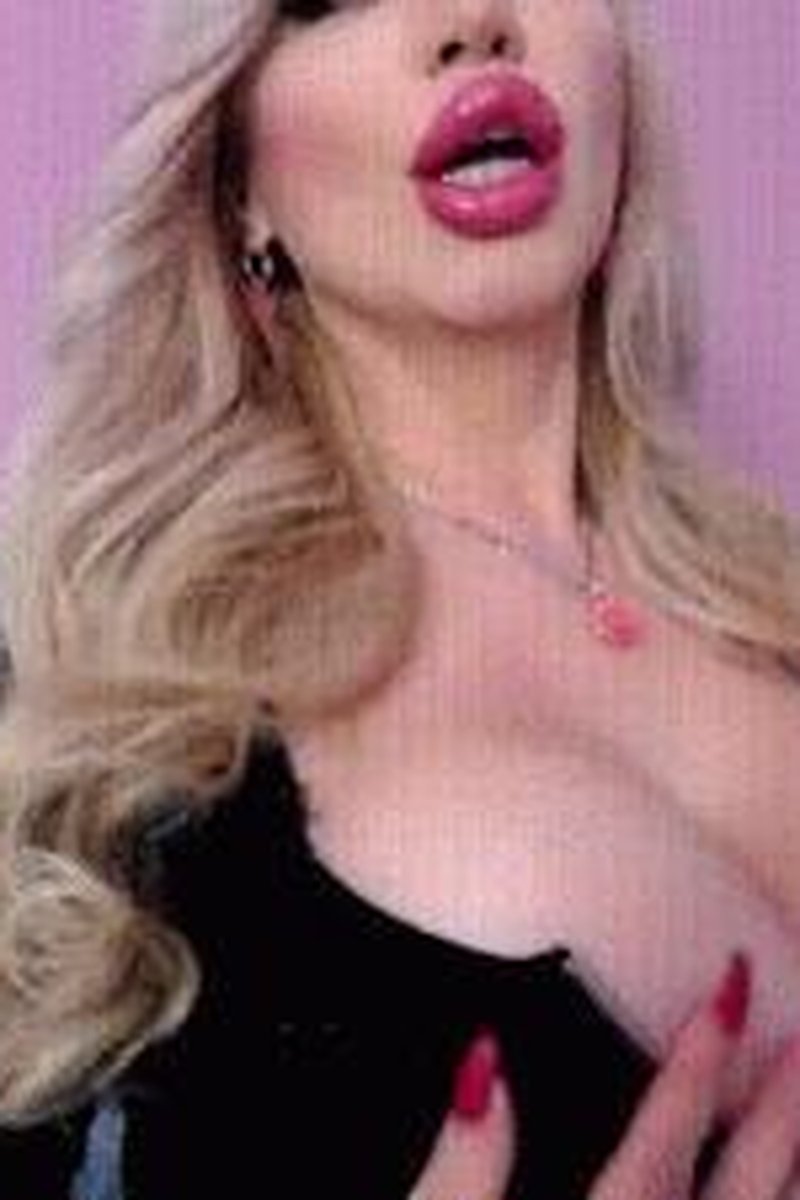 Bewitching Breasts - Screenshot 1 of 4 - Beautiful