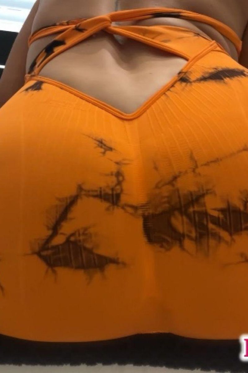 Perfect Butt, Wet And Stinky Farts - Screenshot 1 of 4 - Ass Fetish