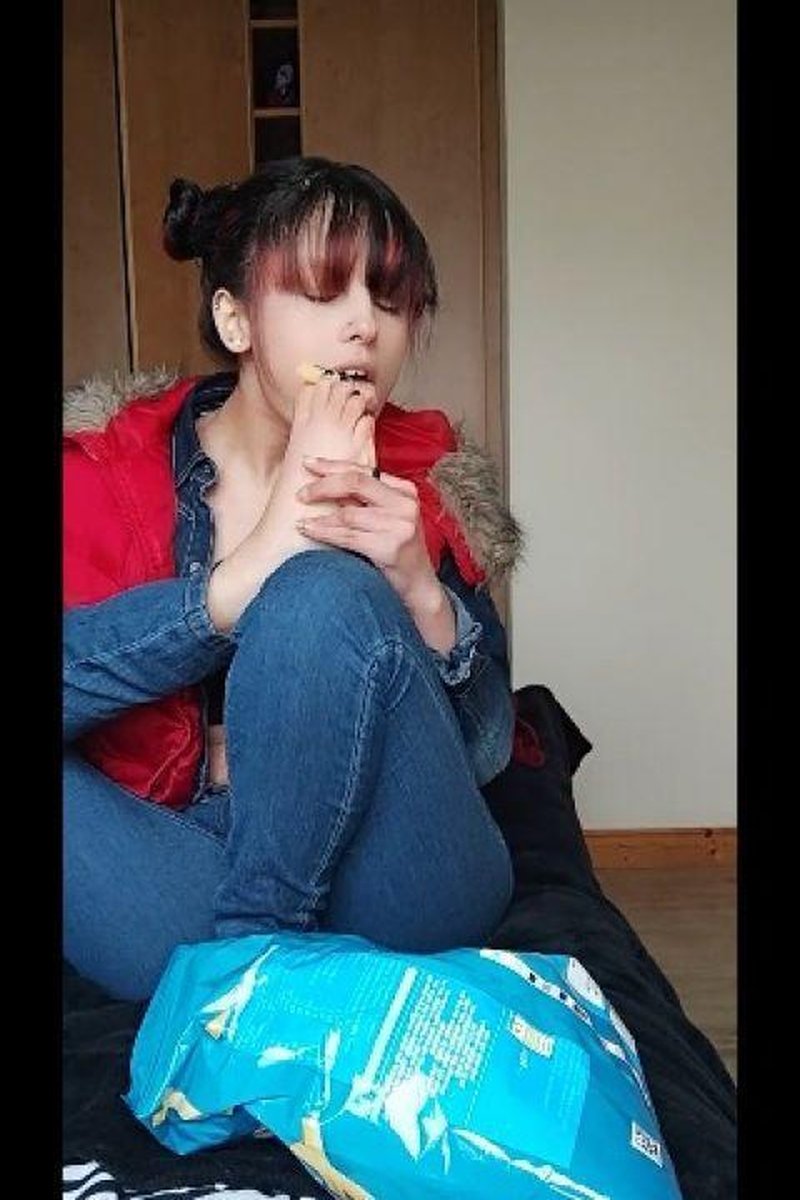 Foot Snack - Screenshot 1 of 4 - Foodfetish
