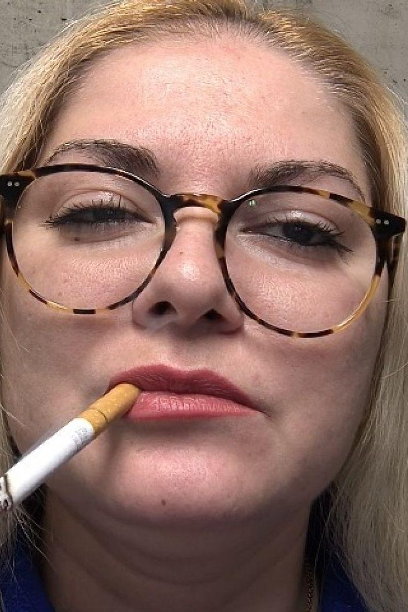 High Dangling: Custom - Screenshot 1 of 4 - Smoking