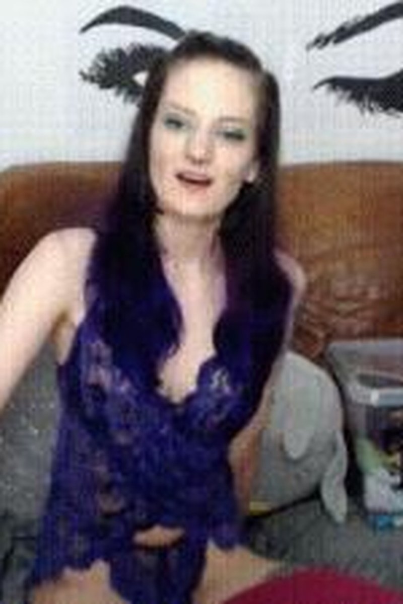 Controlled Live 12 - Screenshot 1 of 4 - Camgirl