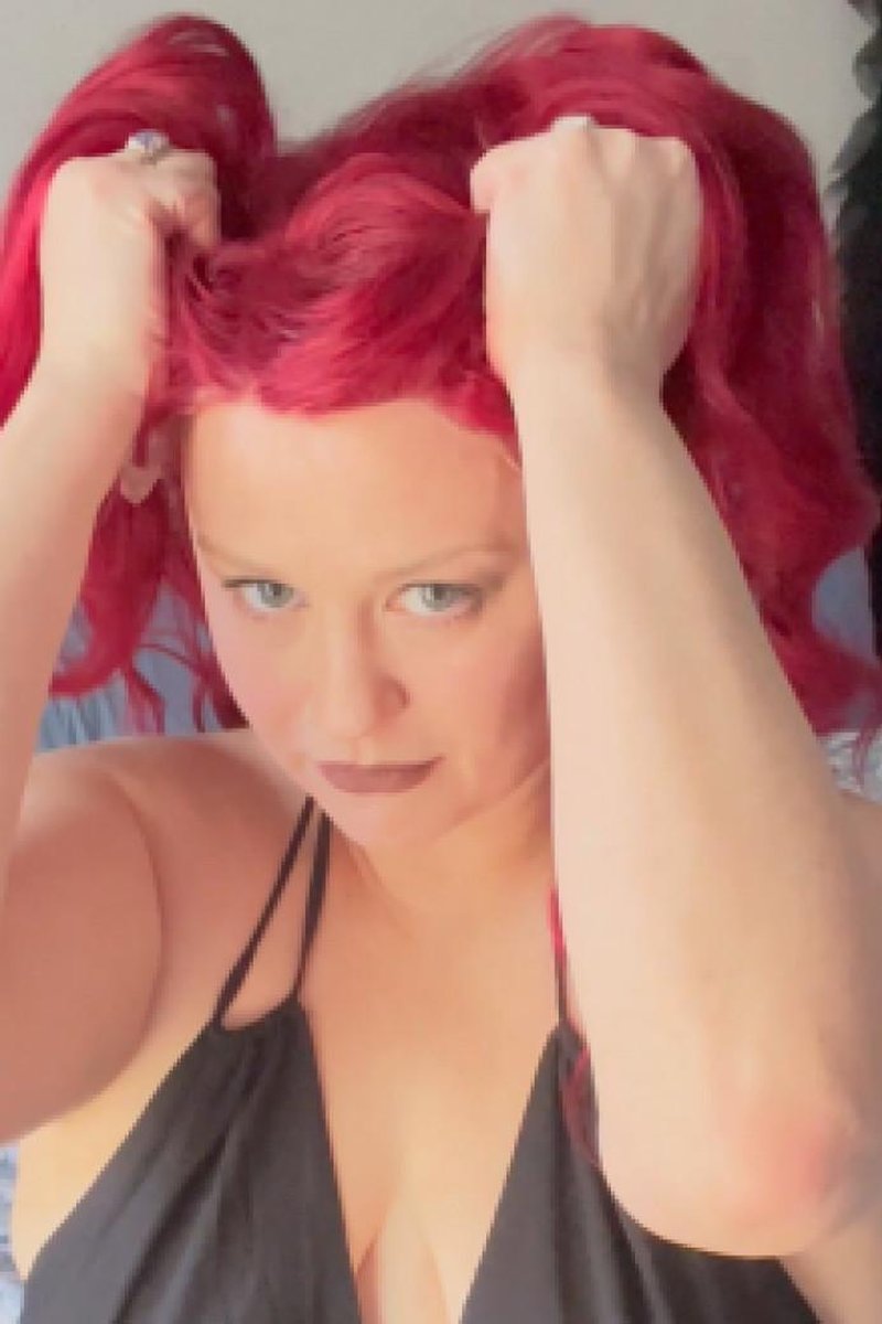 Smooth Surprise - Screenshot 1 of 4 - Baldfemale