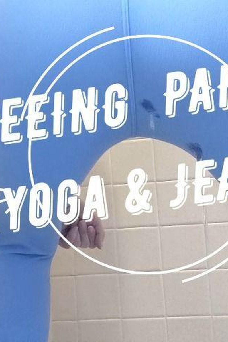 Peeing In Yoga Pants And Jeans - Screenshot 1 of 4 - Bathroom