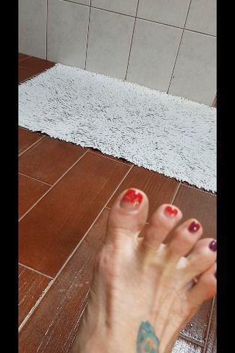 Painting My Red Toe Nails Purple - Screenshot 1 of 4 - Foot Fetish