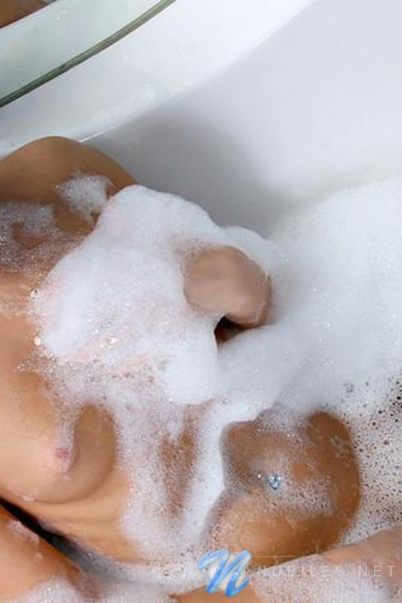 Bubblebath - Screenshot 1 of 4 - Big Nipples