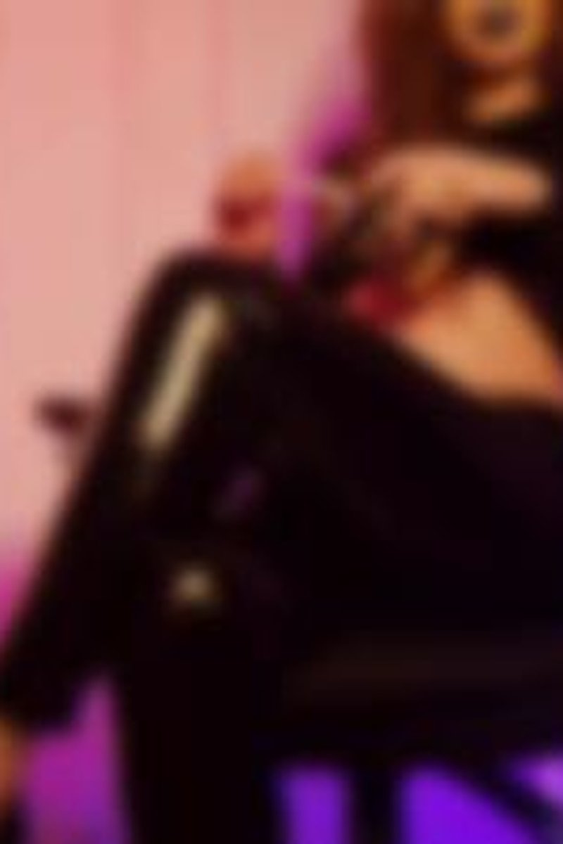 Ashtray Slave - Screenshot 1 of 4 - Femdom